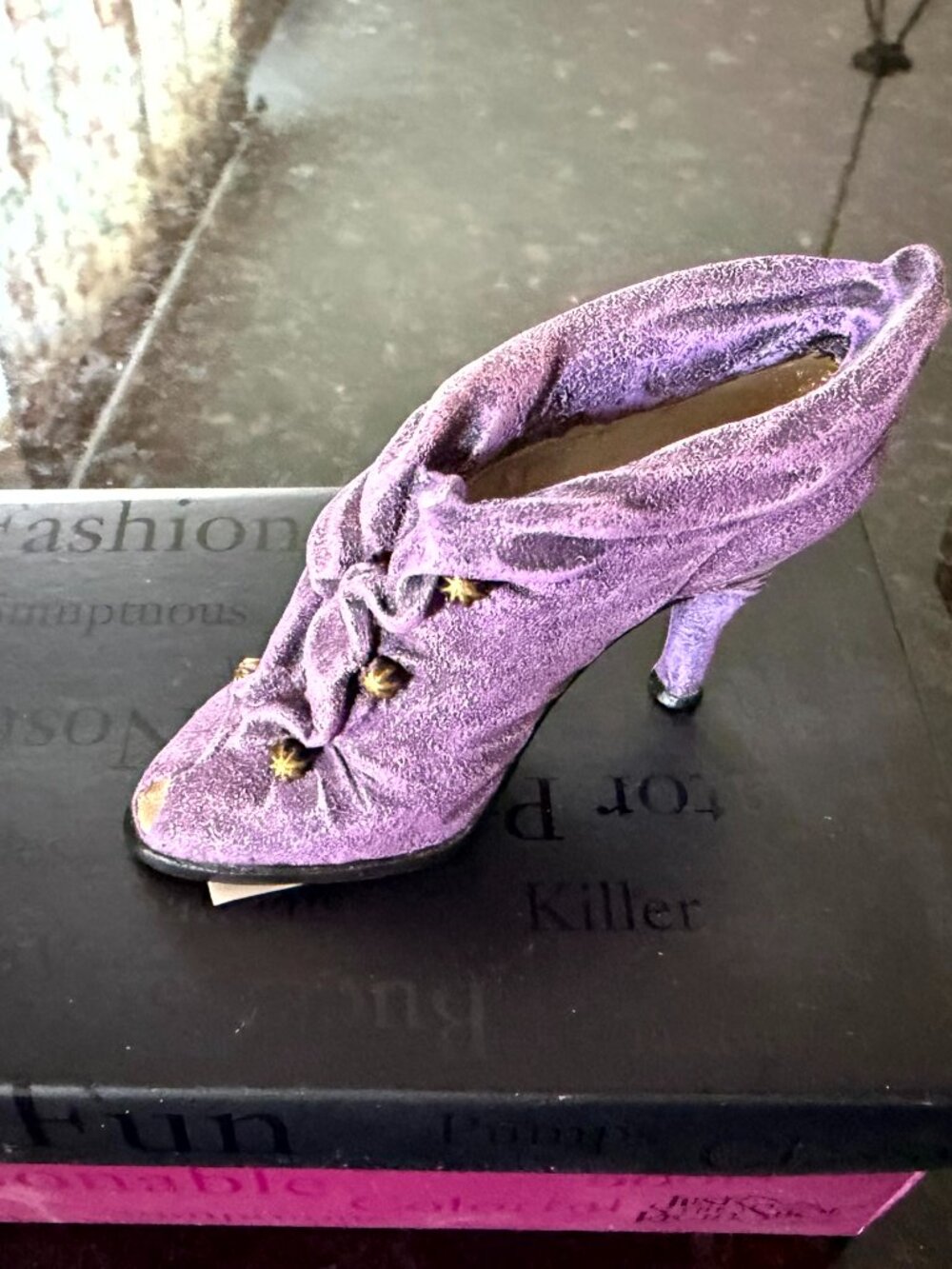 Just the Right Shoe Cloaked in Mystery 25113 Purple Heel Figurine Box